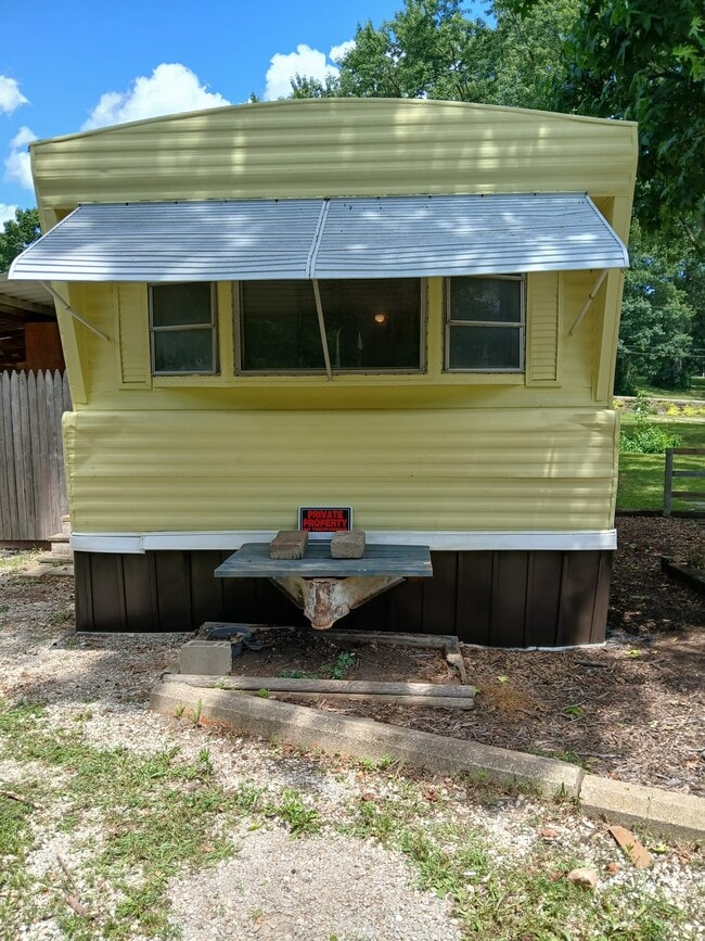 Primary Photo - 19 Grand Cir