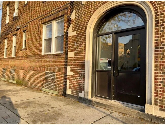 Building Photo - 546 Bergen Ave