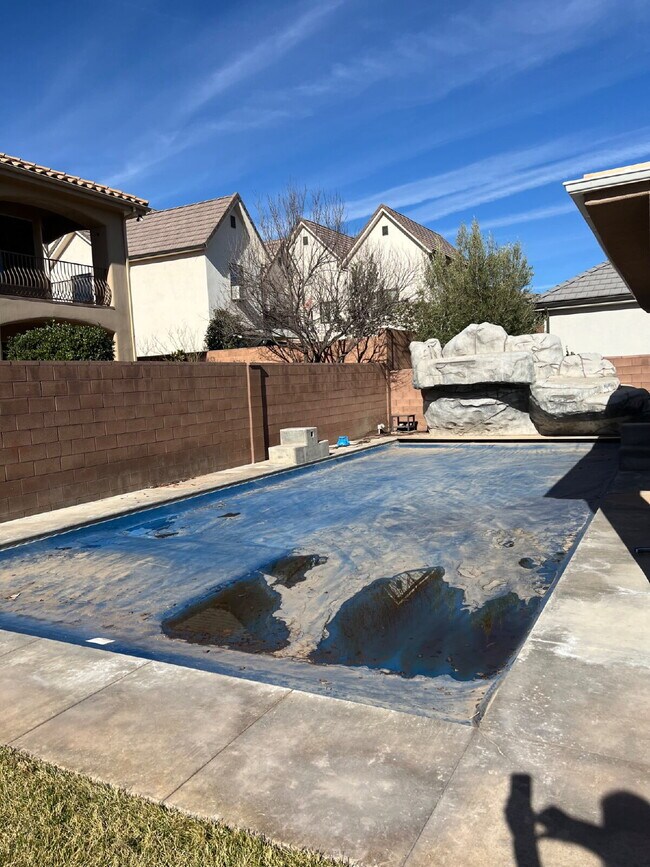 Building Photo - "Spacious 5-Bedroom Oasis with 3 Full Baths in Beautiful St. George – 2,998 Sq. Ft. of Comfort!"