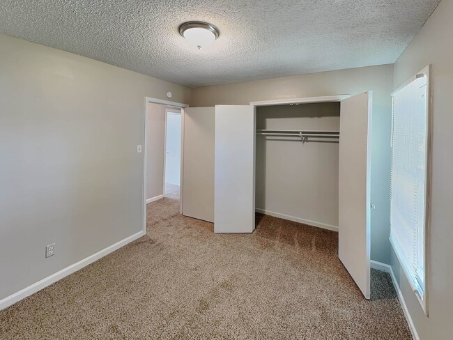 Building Photo - 1017 Hawkview Dr