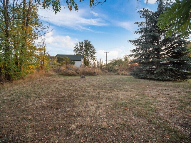 Building Photo - Millwood 2 bedroom condo