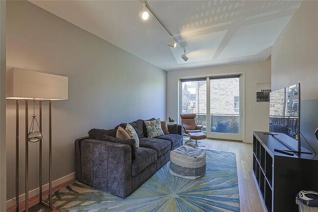 Building Photo - "Chic Canal Boat Ct Retreat: Spacious 1-Bedroom with Two Baths & Modern Amenities!"