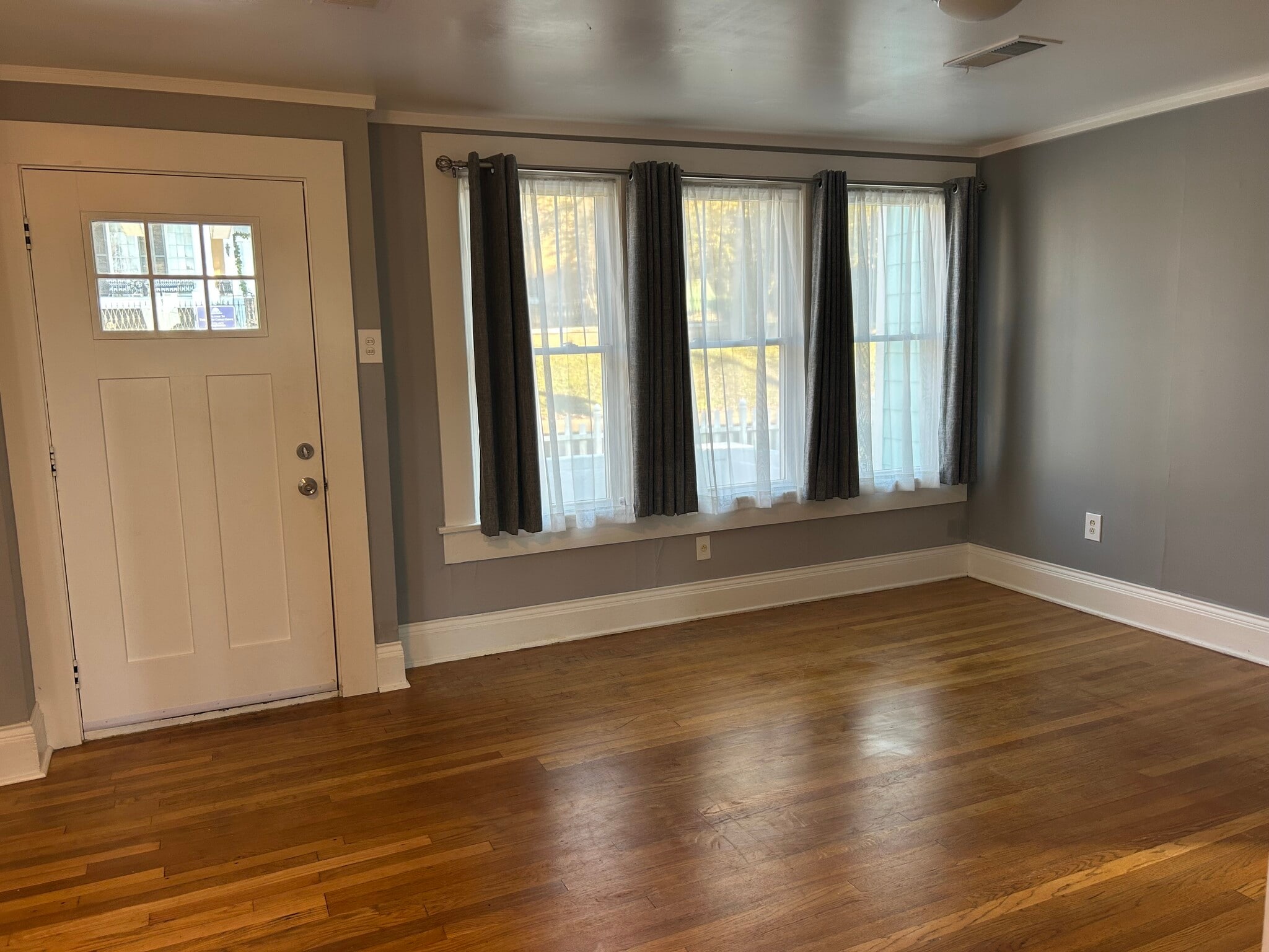 Living room - 2214 Oak St