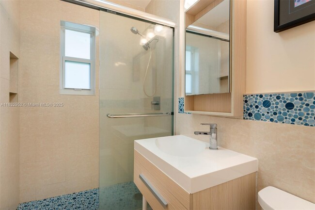 Building Photo - 12525 SW 72nd Ave