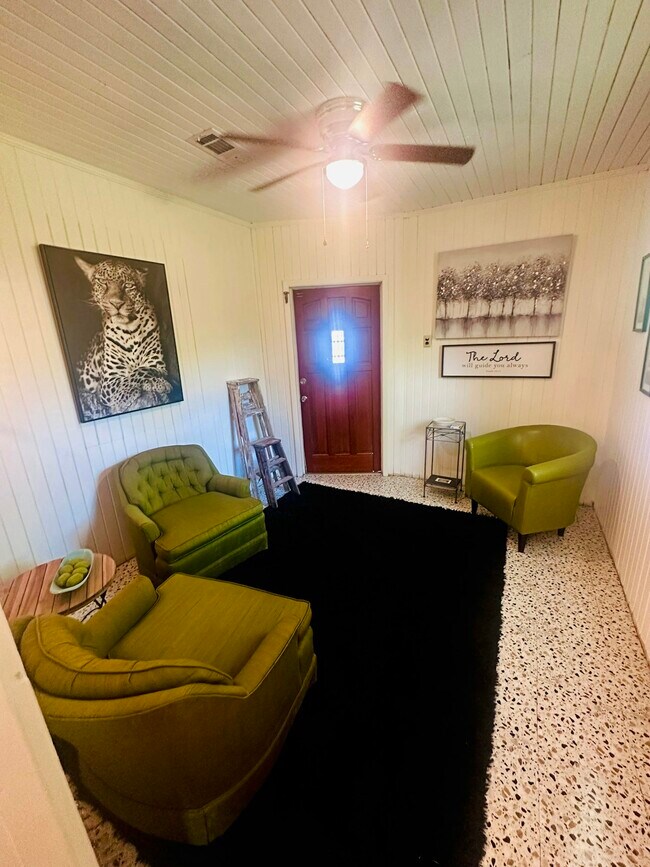 Building Photo - 27 Escalona Ave