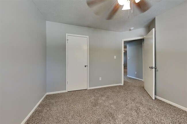 Building Photo - 1714 Sterling Village Dr