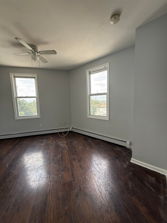 Building Photo - 1209 43rd St