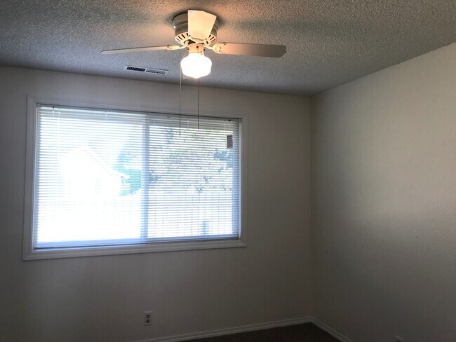 Building Photo - Adorable 3 Bed 2 Bath Ranch Style Home on ...