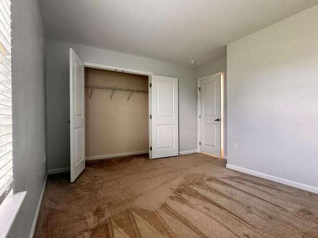 Building Photo - 145 Holly Hill Dr