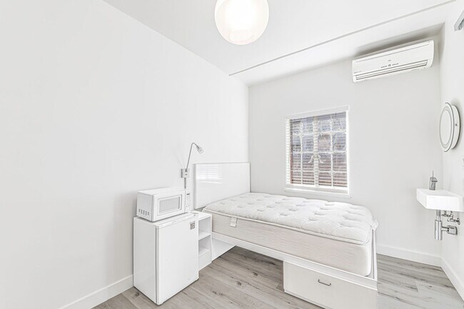 Interior Photo - 335 Pacific Avenue