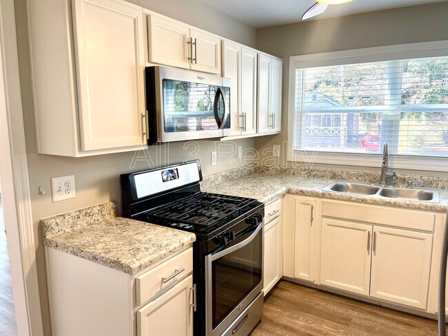 Building Photo - 2626 Blount St