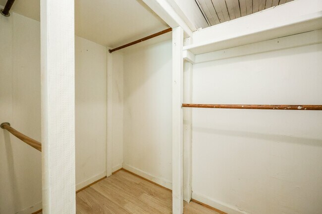 Building Photo - 932 Walling St