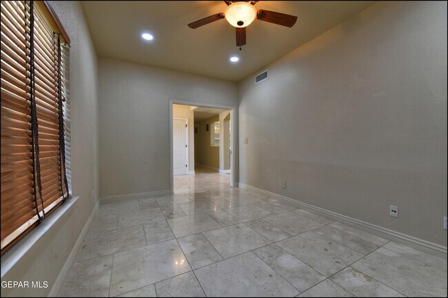 Building Photo - 6732 Pearl Ridge Dr