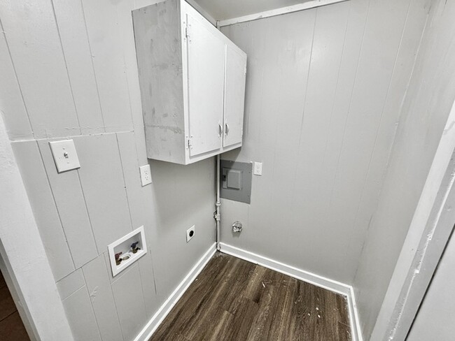 Building Photo - 3383 Seaforth Dr