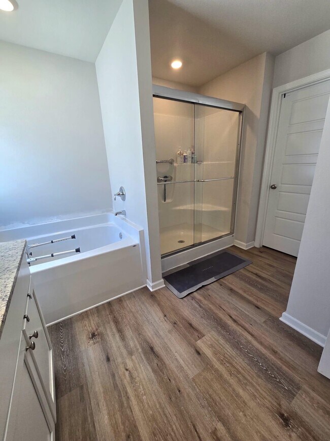 Building Photo - 1964 Catbird Trl