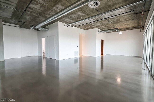 Building Photo - 900 S Las Vegas Blvd