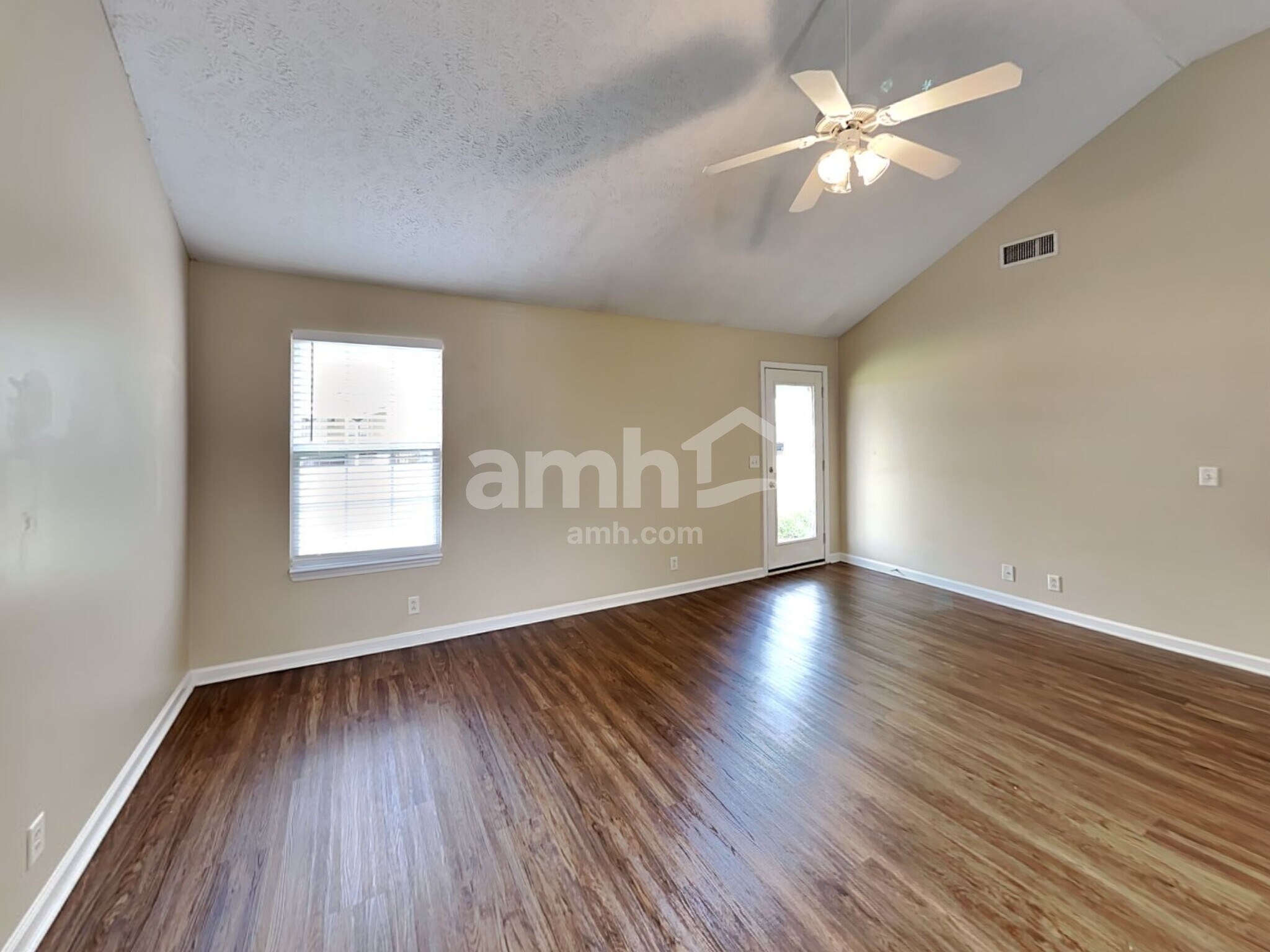 Building Photo - 3050 Weybridge Dr