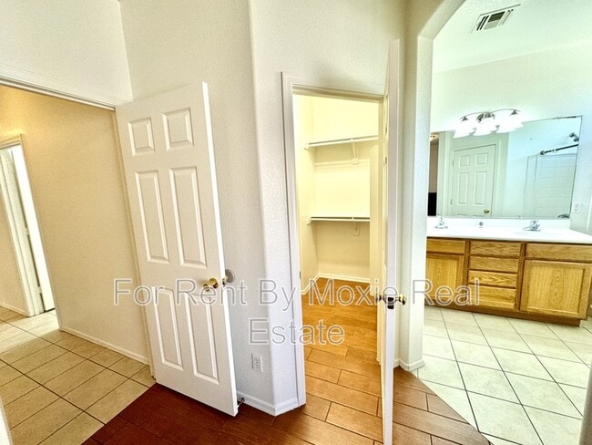 Building Photo - 44038 Granite Dr