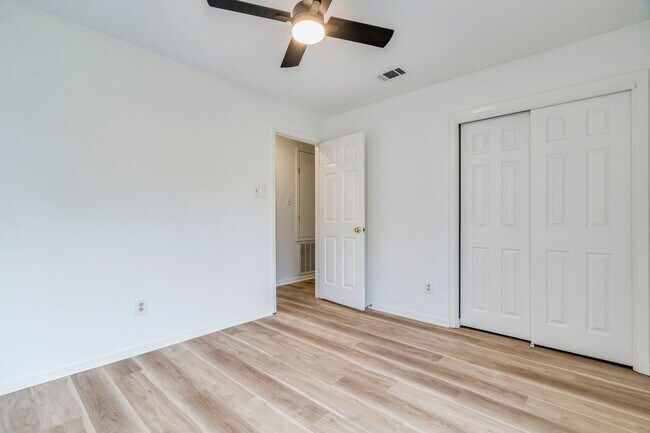 Building Photo - 1306 Glenda Dr