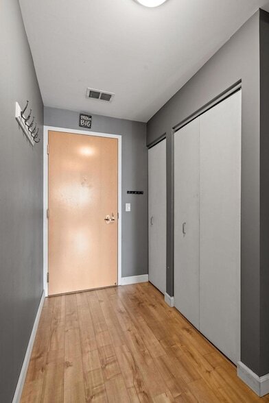 Building Photo - 929 Portland Ave