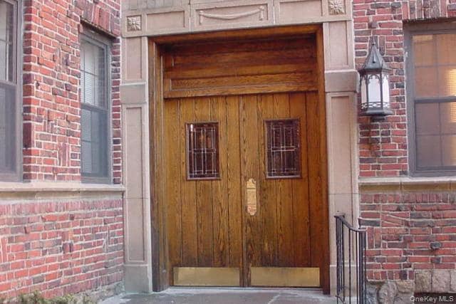 Building Photo - 105 Garth Rd