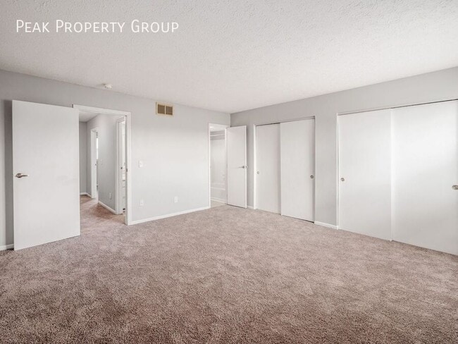 Building Photo - 2015 Queensgate Ln
