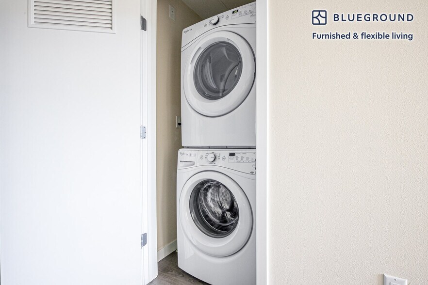 Building Photo - 690 Long Bridge St