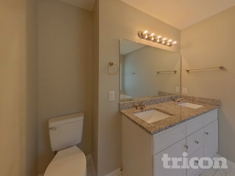 Building Photo - 929 Corvus Ct