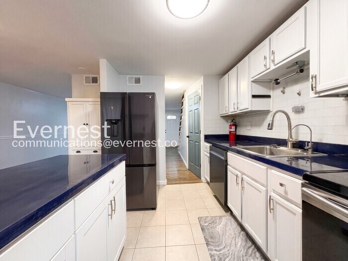Building Photo - 6405 Loch Crest Ct