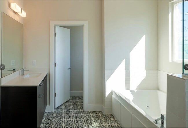 Building Photo - 5209 Nichols St