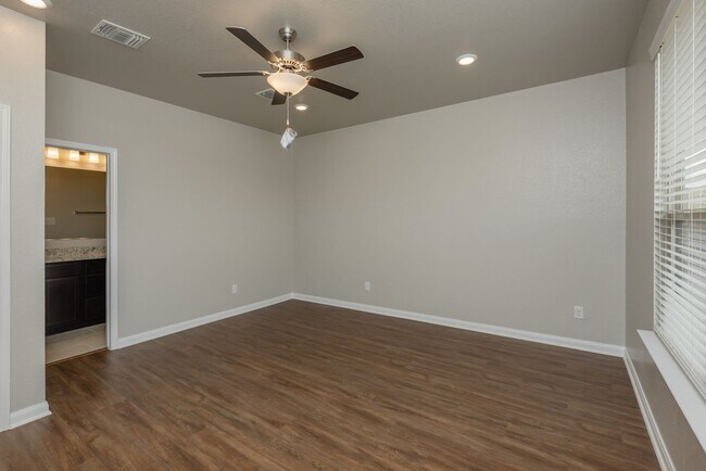 Building Photo - Beautifully designed and thoughtfully main...