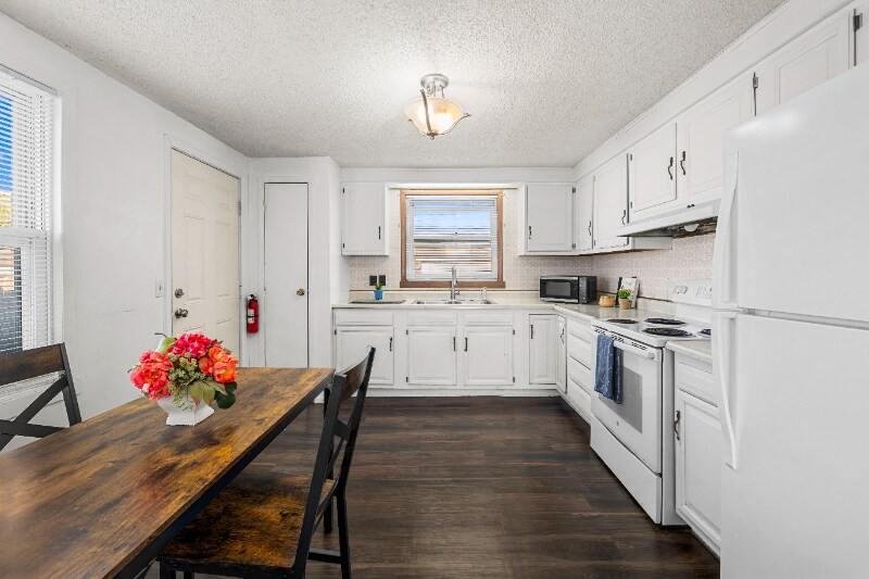 Building Photo - 275 S 150 W Rd