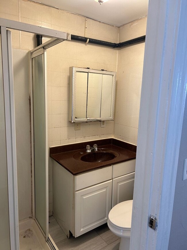 Building Photo - Beautiful 5b/2b in South Minneapolis!