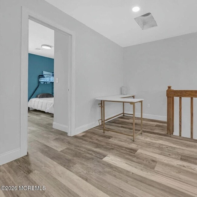 Building Photo - 1143-1145-1145 Roe Ave