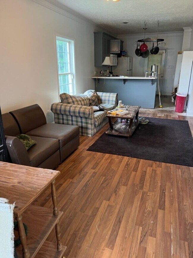 Building Photo - Newly updated 4 Bedroom/4 Bathroom House!