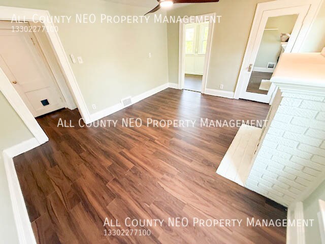 Building Photo - 126 E Mapledale Ave