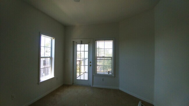 Building Photo - Stylish 2 Bed, 2 Bath Corner Unit in Gated...