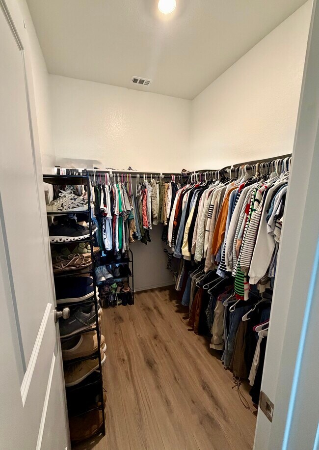 Building Photo - 2821 Dezmond Diamond Ct