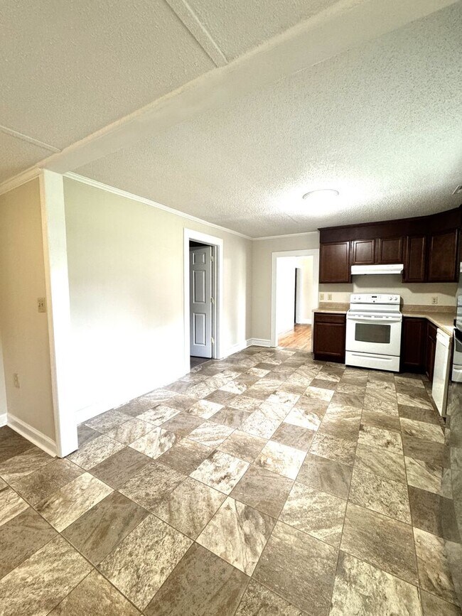 Building Photo - 1103 Onslow Pines Rd