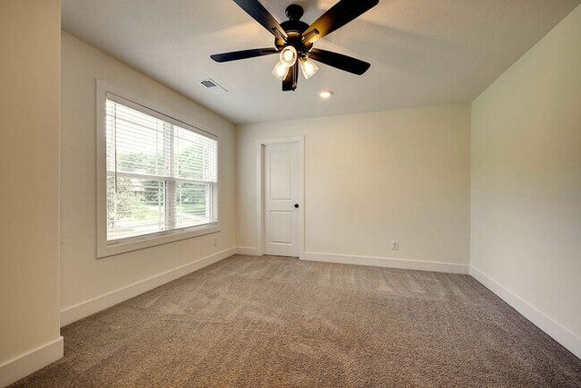 Building Photo - 420 Stonemeadow Rd