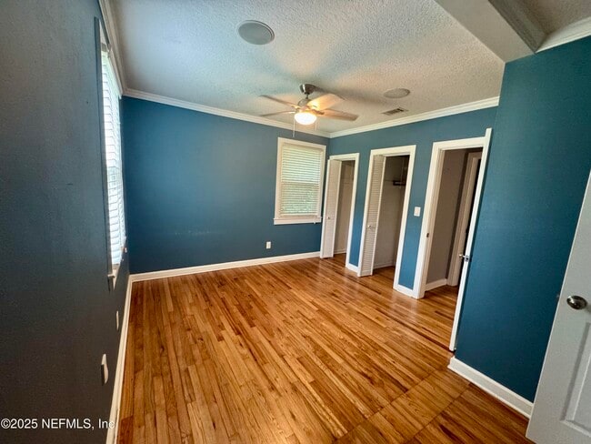 Building Photo - 1327 Azalea Dr