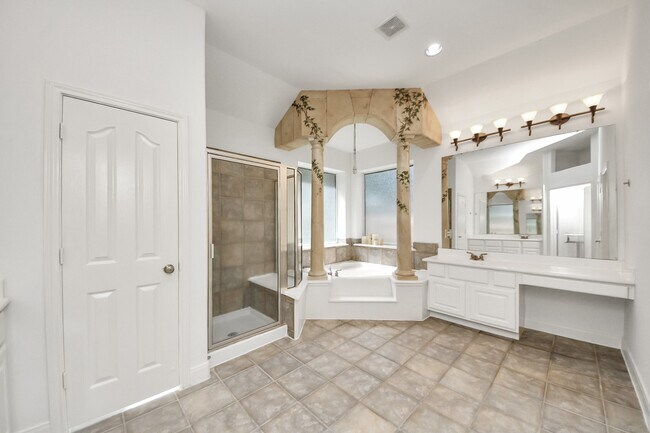Building Photo - 3811 Parkside Dr