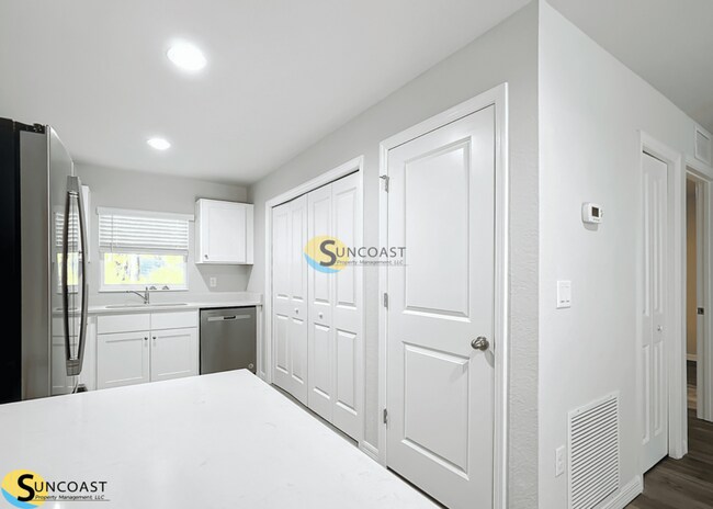 Building Photo - 11008 N Edith Point