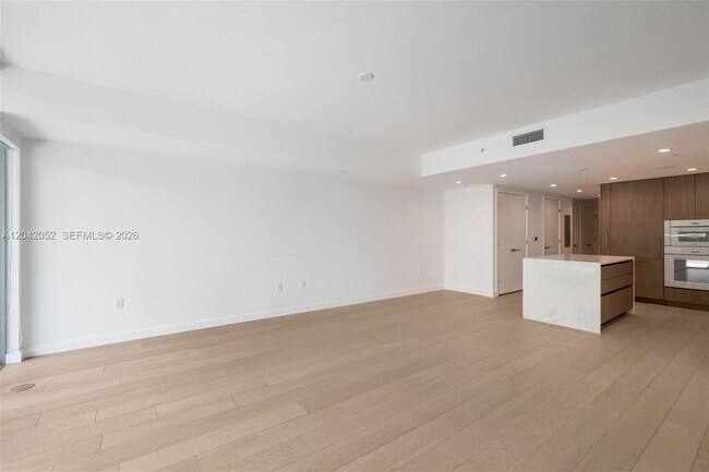Building Photo - 9221 E Bay Harbor Dr