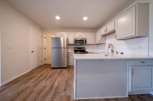 Building Photo - 2246 Flamingo Dr