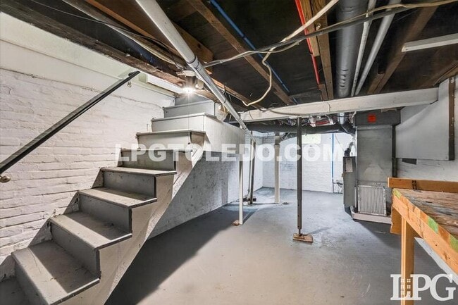 Building Photo - 921 Berry St