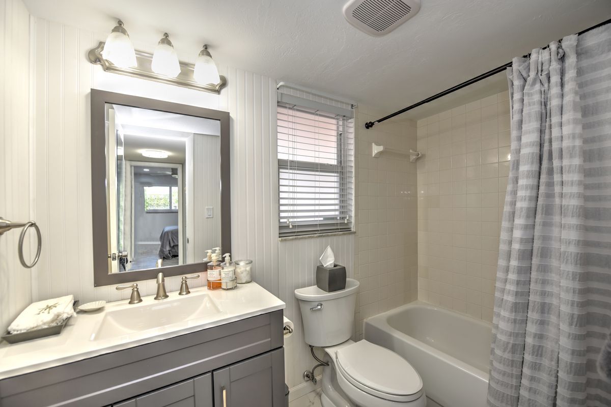 Building Photo - 170 Turtle Lake Ct