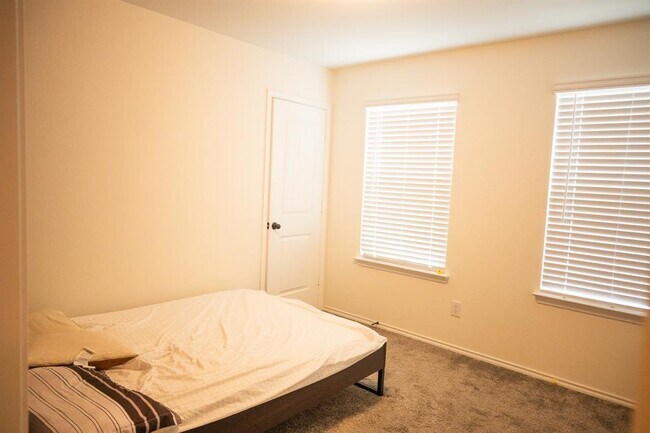 Building Photo - 13808 Eleanor Roosevelt St