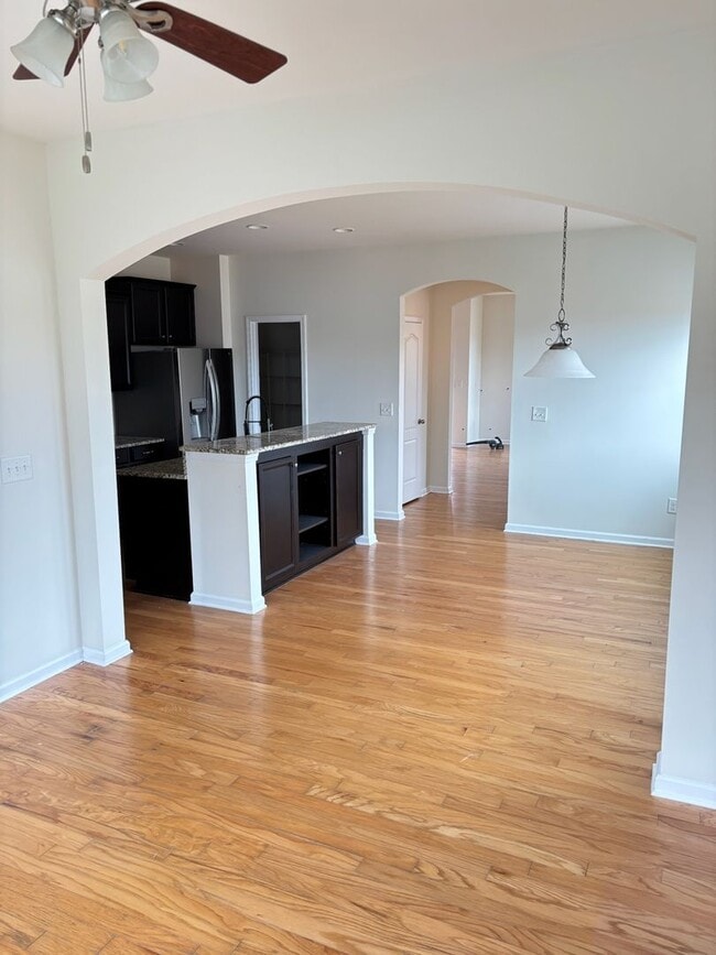 Building Photo - Renovated 3Bd, 2.5Ba End Unit Lake Norman Townhome with Fenced-in Yard and 1 Car Garage Coming Soon