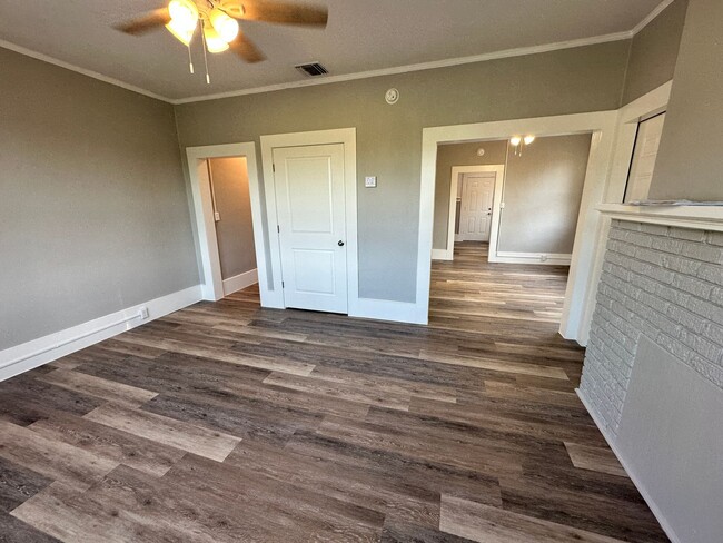 Building Photo - Newly Renovated 1 Bed 1 Bath Leesburg